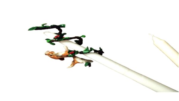 A close up of chopsticks with frog decorations